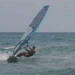 Volviendo ha la orilla.
Un garbi de verano en el que había que ir fino para planear. Cazando vela a tope para no perder comba.
