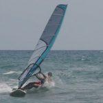 Una vela que obliga a colgarse