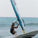 Trasluchando con viento de levante suave de verano.
Acostumbrados al garbí, viene "bien cambiar de lado".